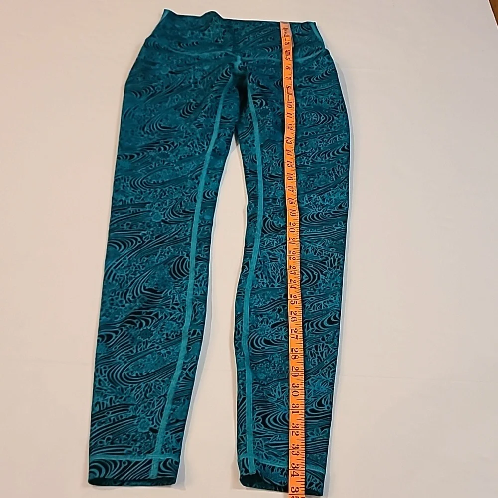 #273 Lululemon Leggings size 4 b1299